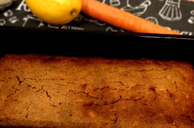 Морковен кейк с лимоново-сметанова глазура