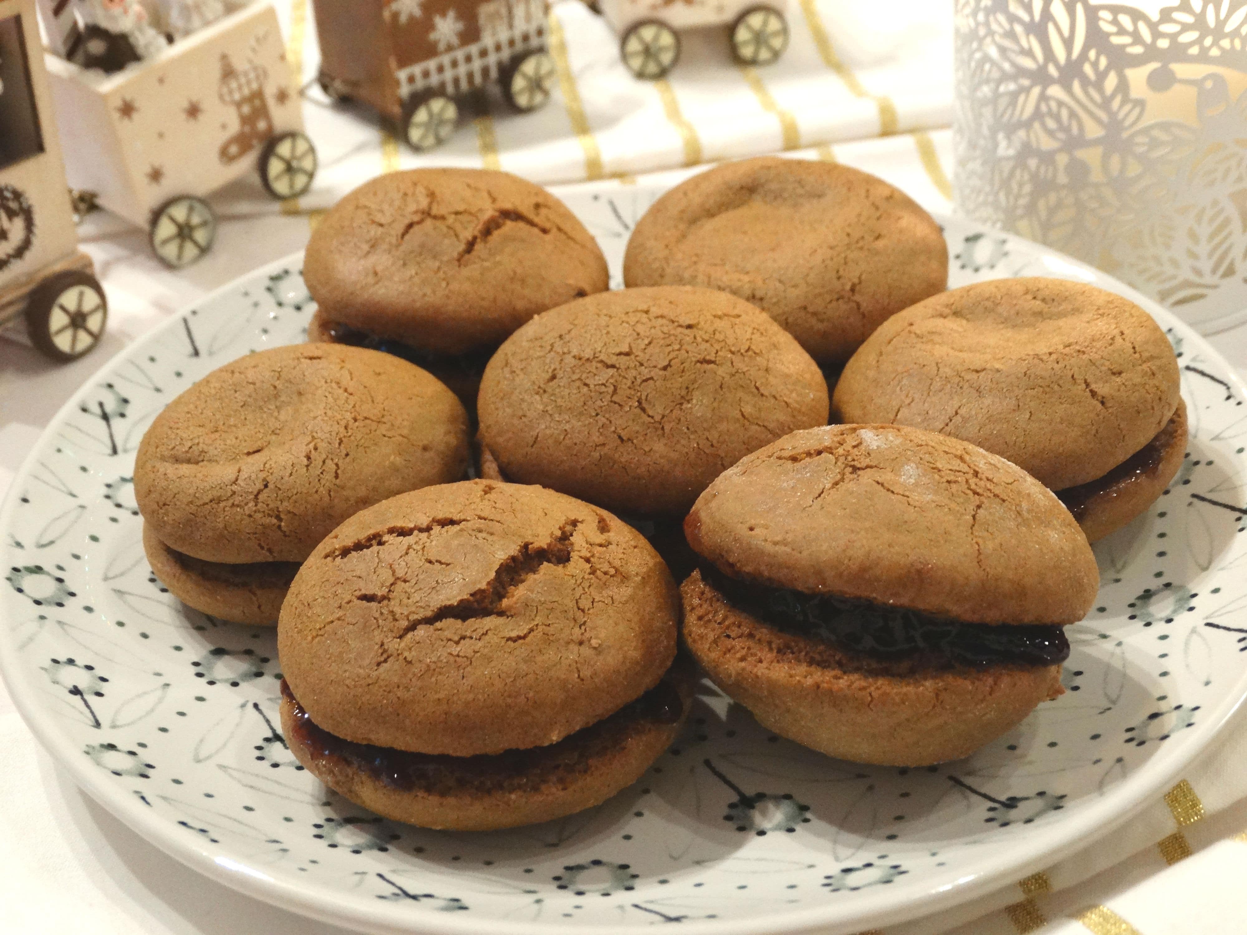 Linzer Kekse mit Melasse und Pflaumenmus (glutenfrei)