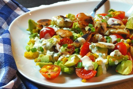 Tomaten-Avocado-Maissalat