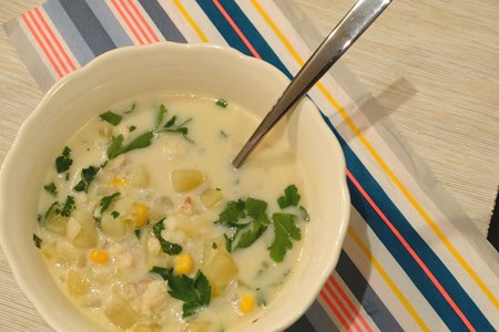 Kabeljausuppe mit Mais
