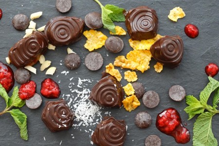 Домашни шоколадови бонбони с три вида пълнеж