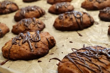 Cornflakes-Mandel-Kekse mit dunkler Schokolade