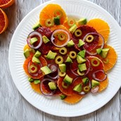 Салата с портокали, маслини и авокадо