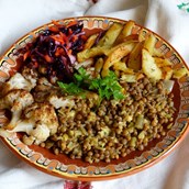 Леща с картофи, карфиол и салата