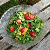 Strawberry spinach salad